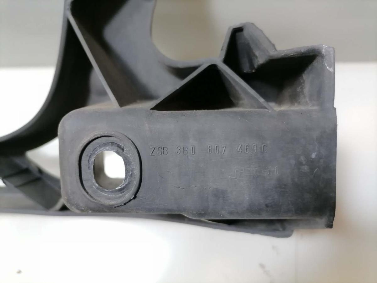 VW Passat 3BG original Grilltr&auml;ger Plastik-Verst&auml;rkung St&uuml;tzteil Sto&szlig;f&auml;nger vorn oben Bj.2005